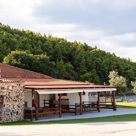 Komitsa Luxury Apartments Nea Roda Exterior foto