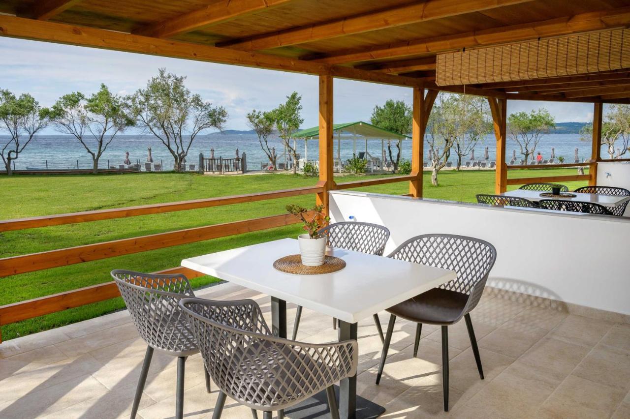 Komitsa Luxury Apartments Nea Roda Exterior foto