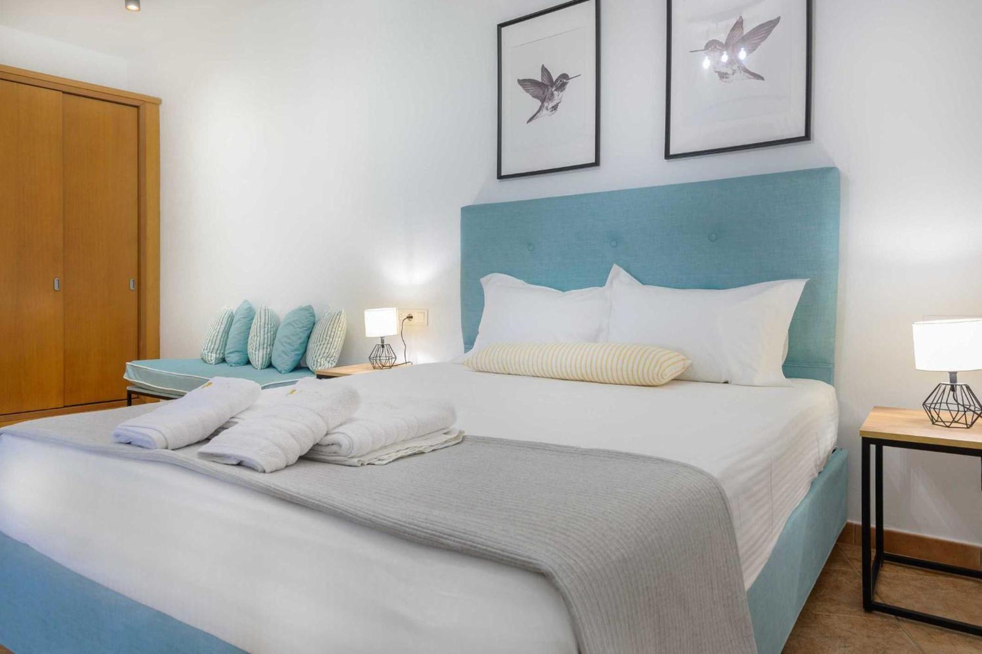 Komitsa Luxury Apartments Nea Roda Habitación foto