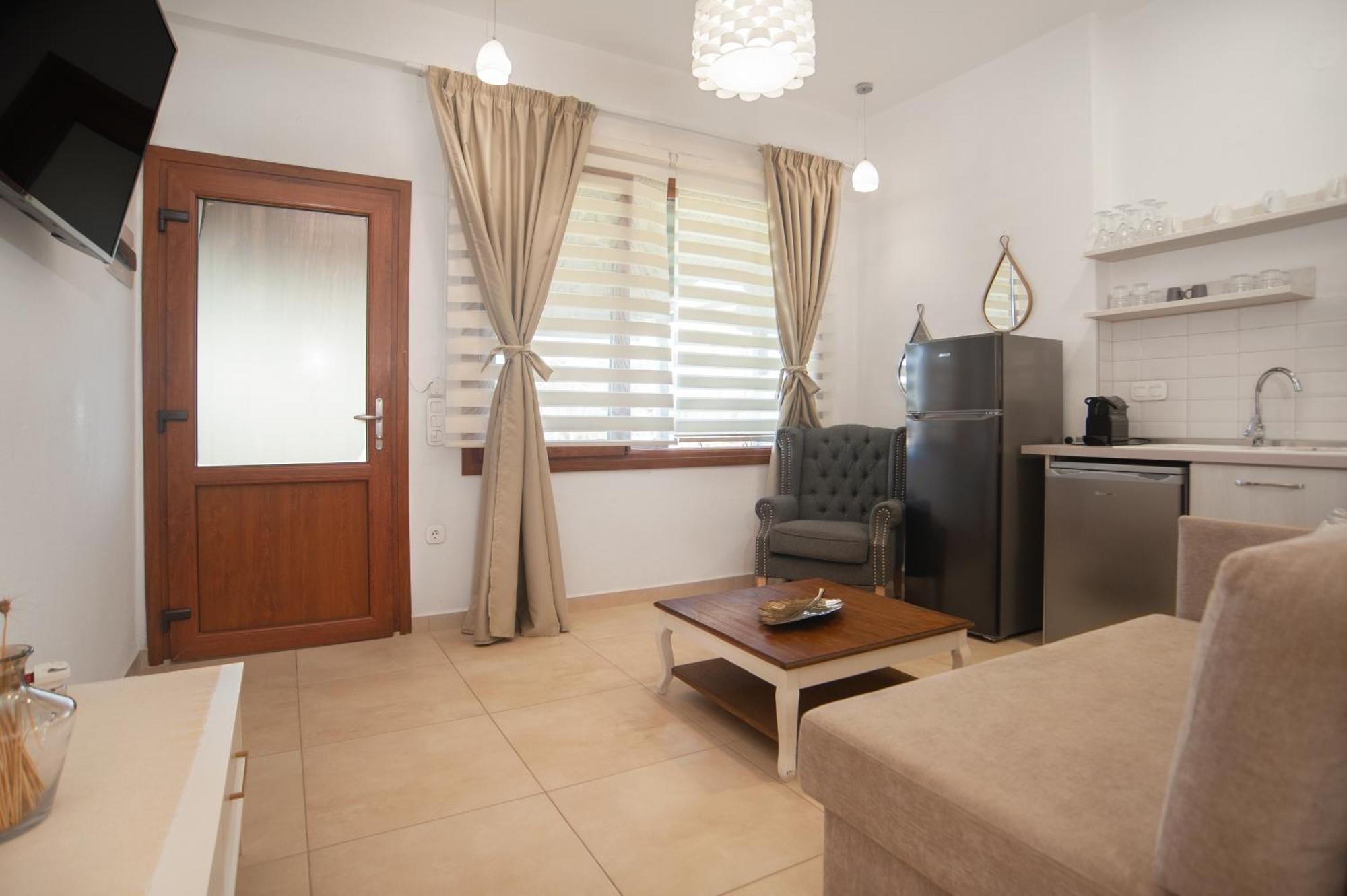 Komitsa Luxury Apartments Nea Roda Exterior foto