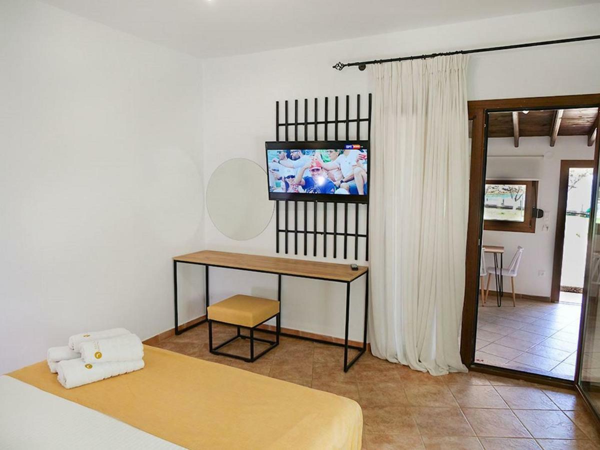 Komitsa Luxury Apartments Nea Roda Exterior foto